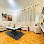 別荘 The Domi Villa&apartments *