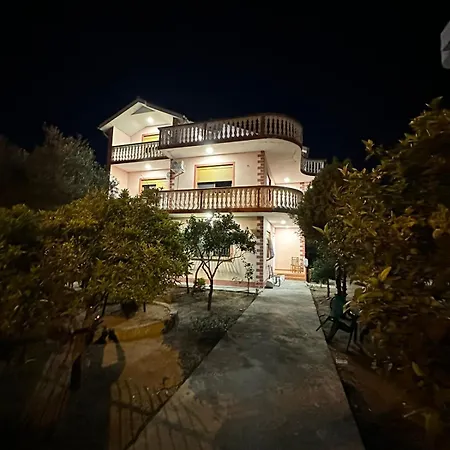 The Domi بيت للعطل