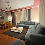 The Domi Villa&apartments بيت للعطل *